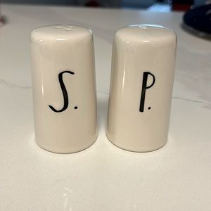 Rae Dunn salt and pepper shakers